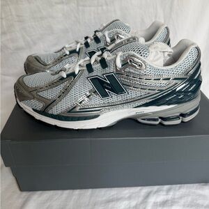 New Balance 1906R Metallic Silver and White Running Shoes new in box